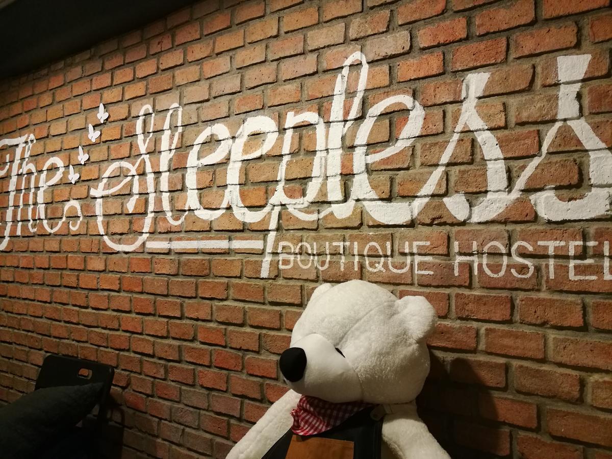 The Sleepless Boutique Hostel Bangkok Exteriör bild